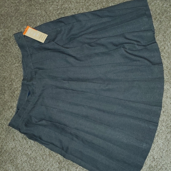 Nwt uniform skirt - Picture 1 of 3